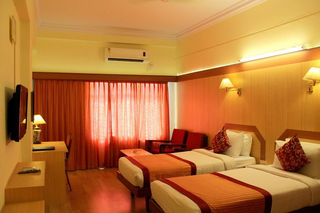 Yasodha Towers Hotel โฮซูร์ ห้อง รูปภาพ