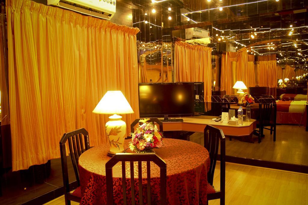 Yasodha Towers Hotel โฮซูร์ ภายนอก รูปภาพ