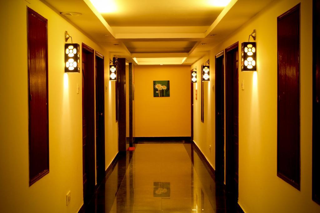 Yasodha Towers Hotel โฮซูร์ ภายนอก รูปภาพ